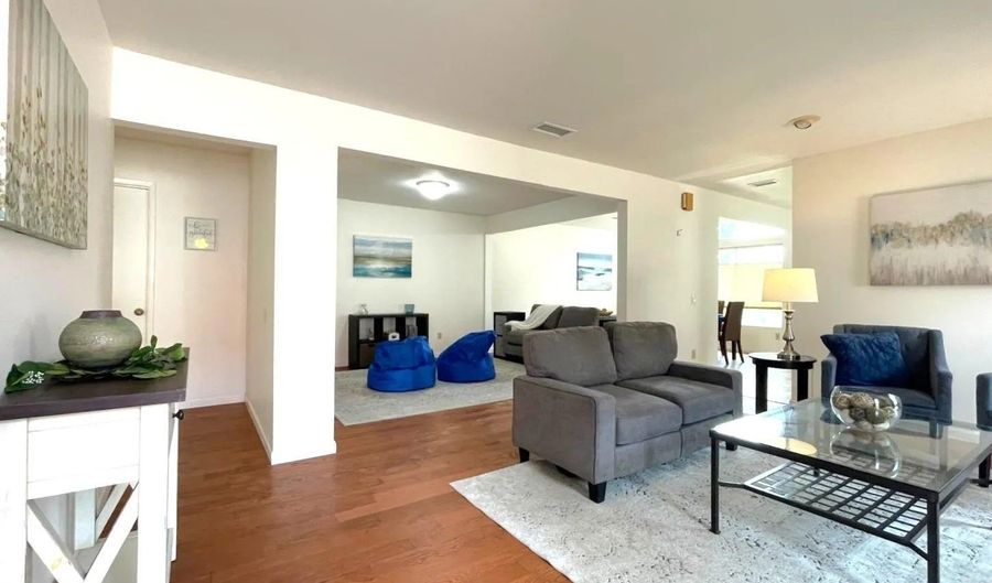 817 Caminito Del Reposo, Carlsbad, CA 92011 - 2 Beds, 2 Bath