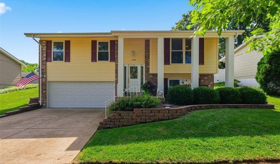 254 Village Mead Dr, Ballwin, MO 63021 - 3 Beds, 2 Bath