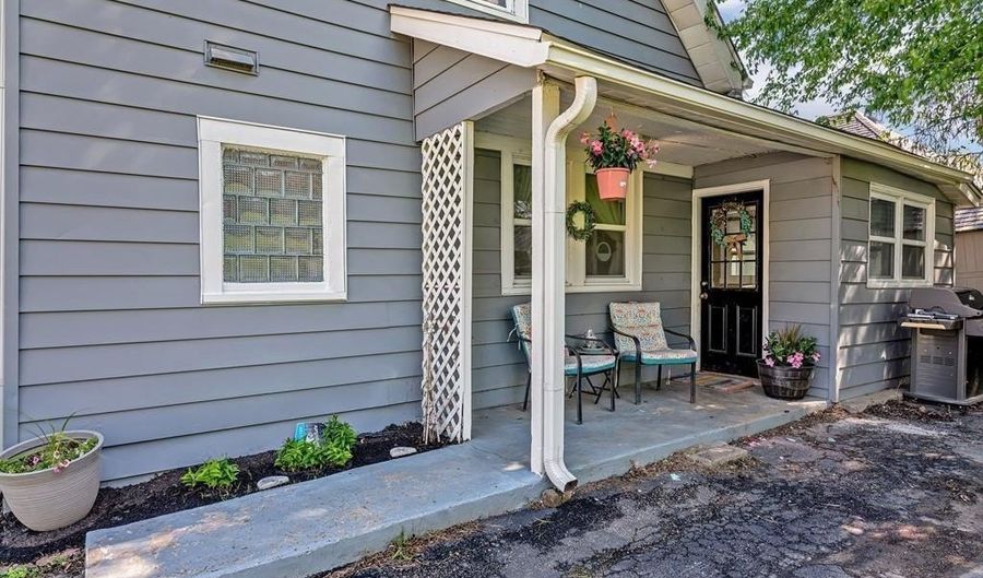322 16th St, Bedford, IN 47421 - 4 Beds, 2 Bath
