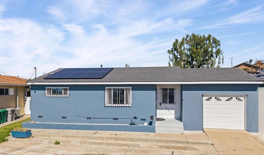 6020 Albemarle St, San Diego, CA 92139 - 3 Beds, 1 Bath