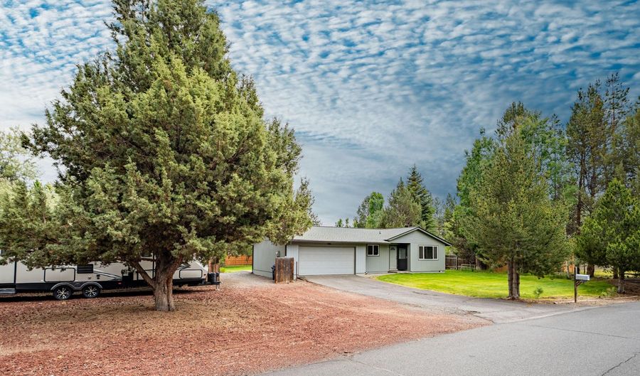 61548 SE Rockway Ter, Bend, OR 97702 - 3 Beds, 1 Bath