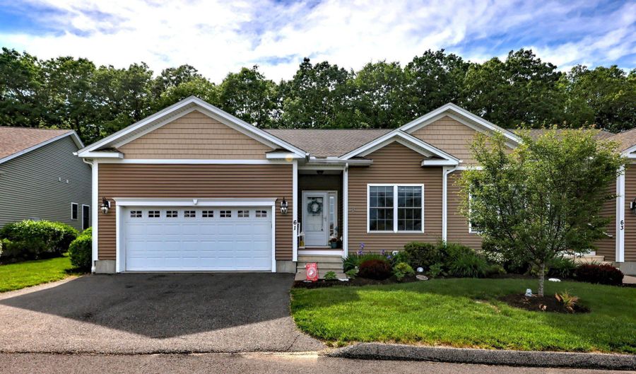 61 Pondview Cir 61, Beacon Falls, CT 06403 - 2 Beds, 2 Bath
