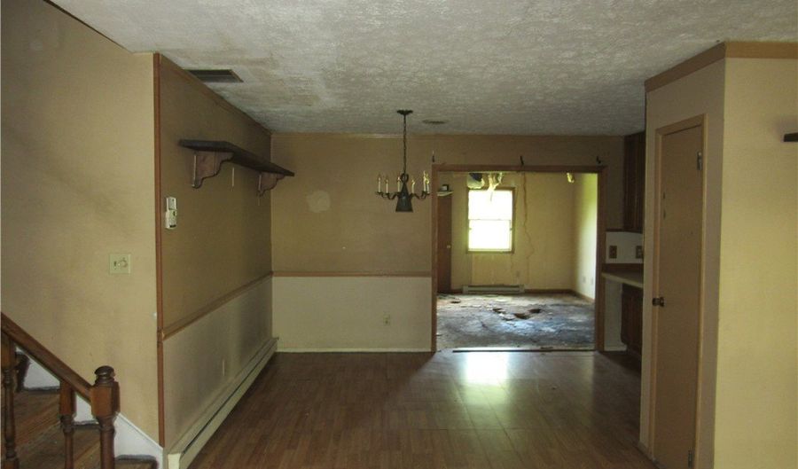 10940 Julie St NE, Alliance, OH 44601 - 3 Beds, 3 Bath