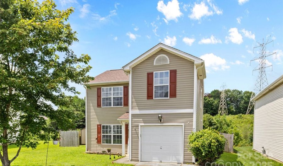 7123 Wandering Creek Dr, Charlotte, NC 28216 - 3 Beds, 3 Bath