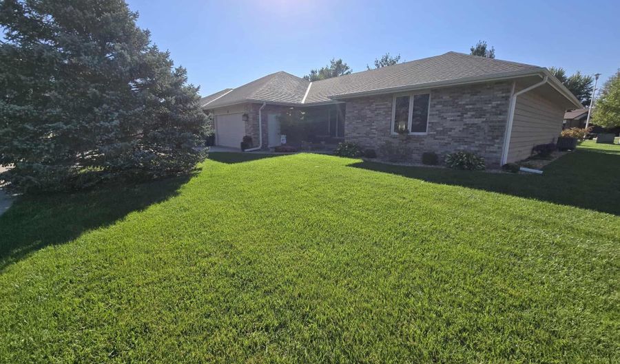 6 The Pnes, Beatrice, NE 68310 - 2 Beds, 3 Bath