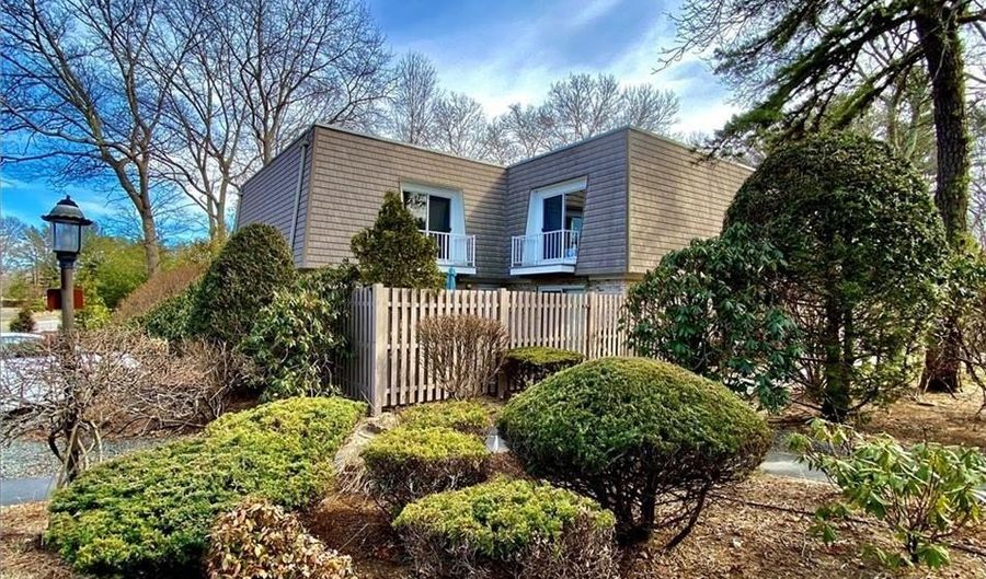 17 Caddy Rock Rd D, North Kingstown, RI 02852 - 2 Beds, 3 Bath