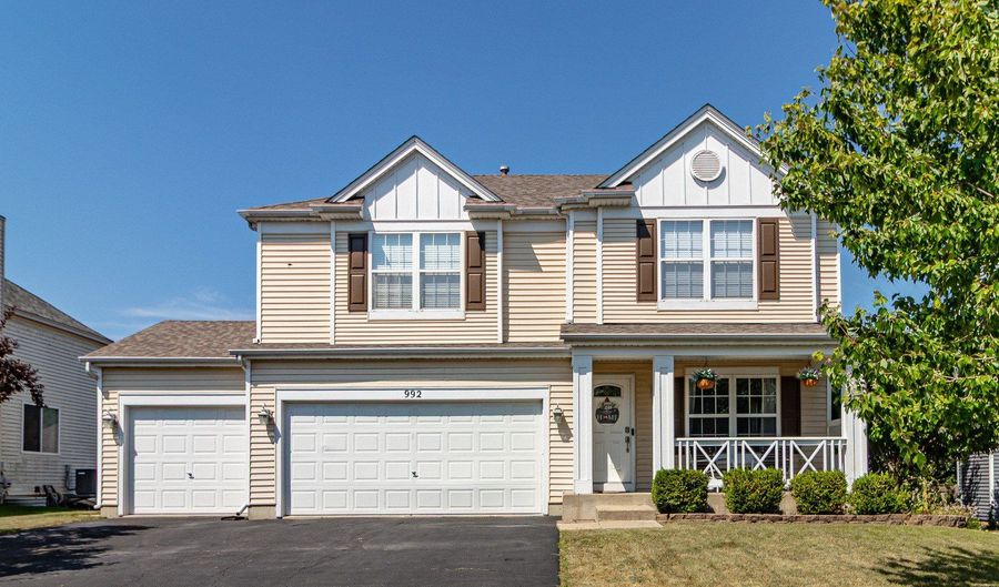 992 Neuhaven Dr, Antioch, IL 60002 - 4 Beds, 4 Bath