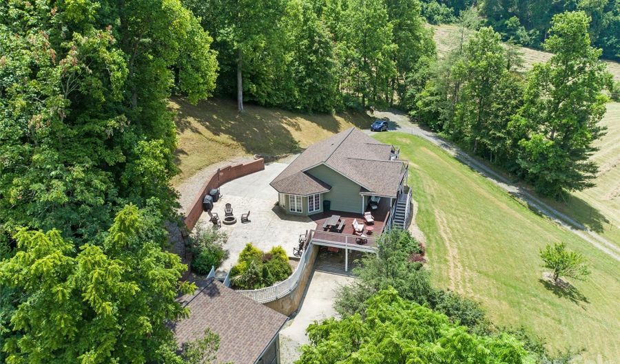 189 Poverty Branch Rd, Barnardsville, NC 28709 - 2 Beds, 2 Bath