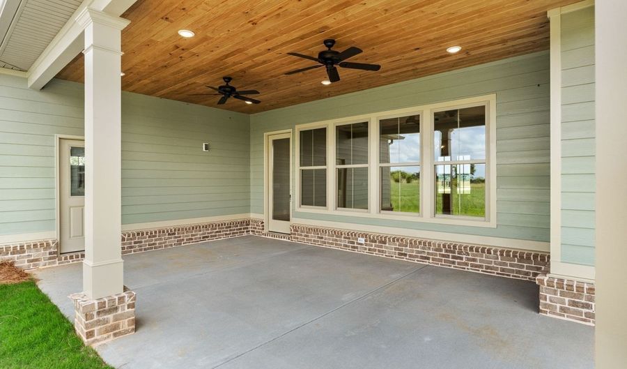 272 Community House Rd, Barnesville, GA 30204 - 4 Beds, 4 Bath