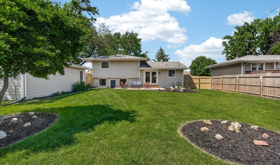 805 SE 2nd St, Ankeny, IA 50021 - 3 Beds, 2 Bath
