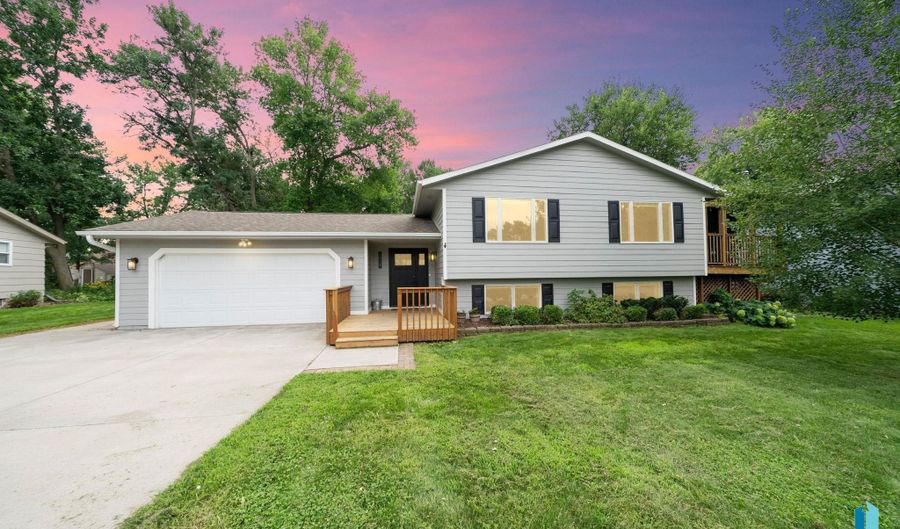 1513 E Sylvan Cir, Brandon, SD 57005 - 5 Beds, 3 Bath