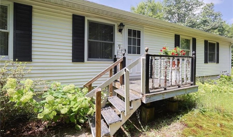 42 Hopkins Ave, Johnston, RI 02919 - 2 Beds, 1 Bath