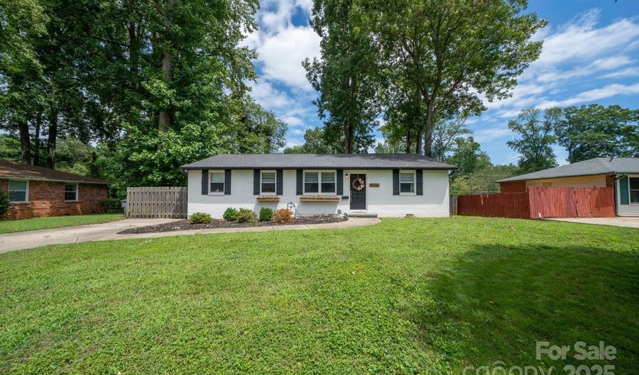 3725 Sudbury Rd, Charlotte, NC 28205 - 4 Beds, 2 Bath