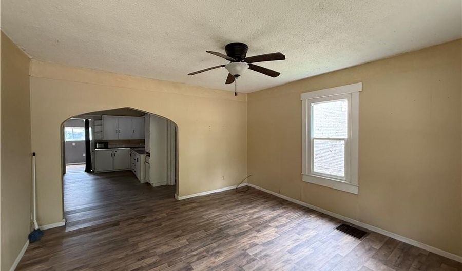 604 Laramie St, Atchison, KS 66002 - 2 Beds, 1 Bath