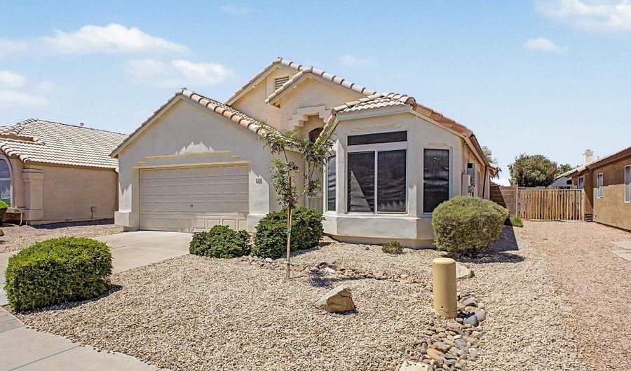 210 W MANOR St, Chandler, AZ 85225 - 3 Beds, 2 Bath