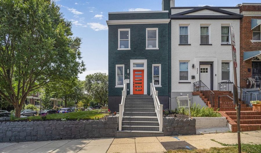 235 ASCOT Pl NE, Washington, DC 20002 - 4 Beds, 4 Bath