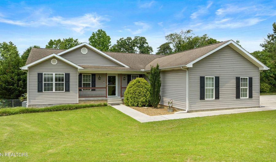 1002 Tellico Ave, Athens, TN 37303 - 3 Beds, 2 Bath