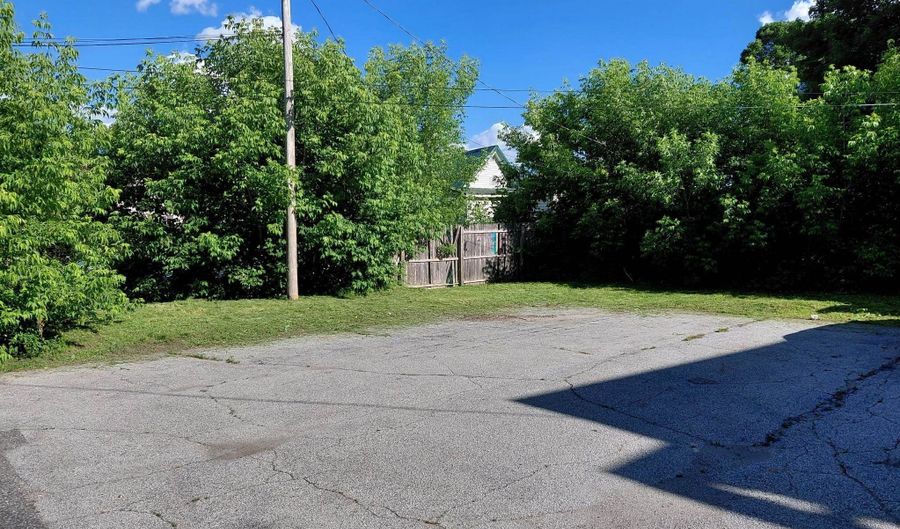 12 Pleasant St, Barre, VT 05641 - 8 Beds, 3 Bath