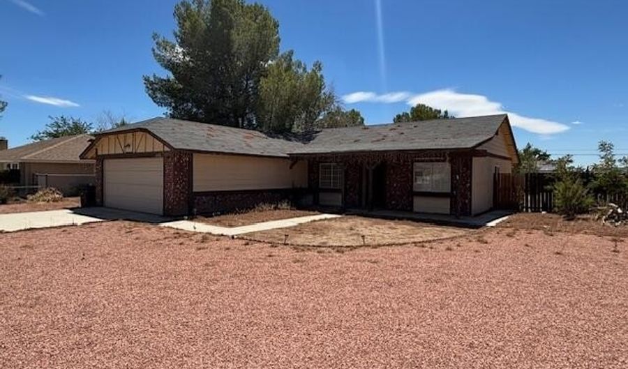 15576 Washoan Rd, Apple Valley, CA 92307 - 3 Beds, 2 Bath