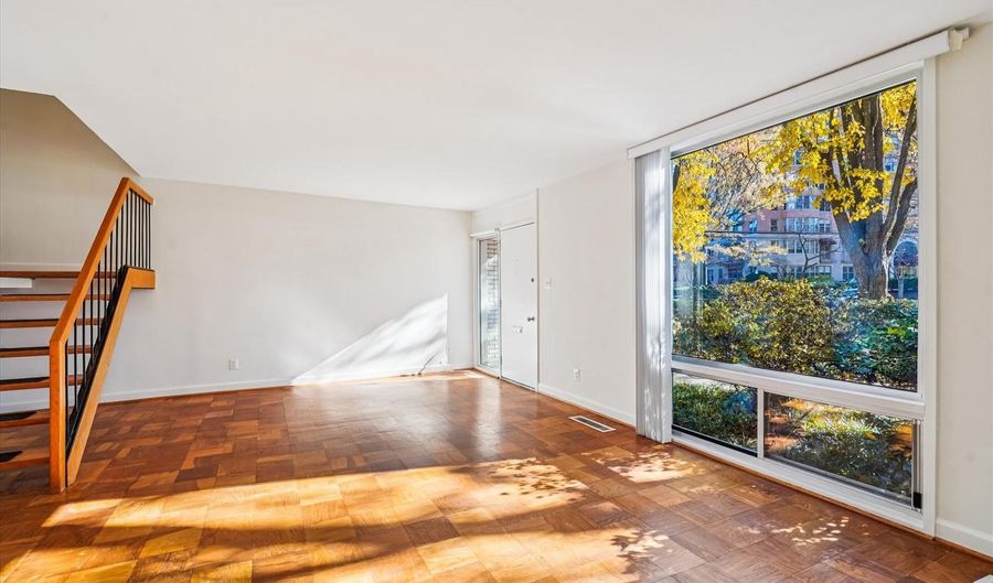 5005 BATTERY Ln #1, Bethesda, MD 20814 - 3 Beds, 3 Bath