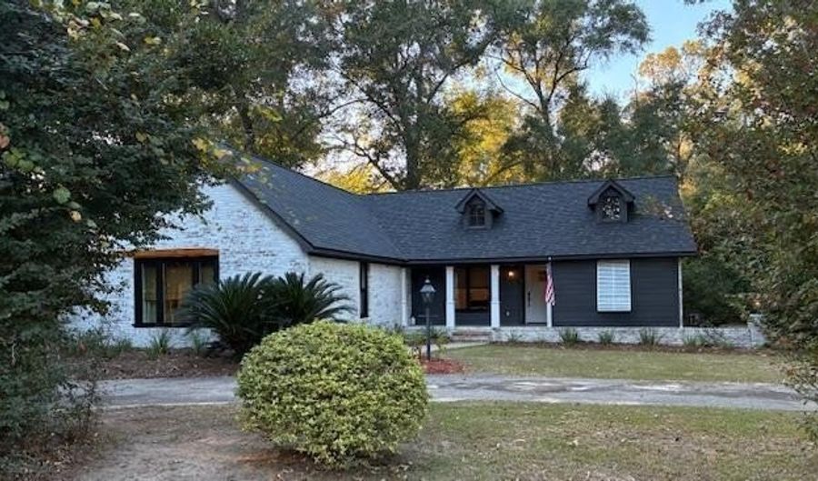 1600 Dogwood Dr, Bainbridge, GA 39819 - 4 Beds, 3 Bath