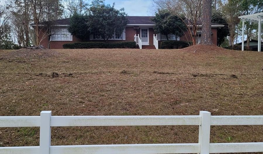 118 BENJAMIN Ave, Alma, GA 31510 - 3 Beds, 3 Bath