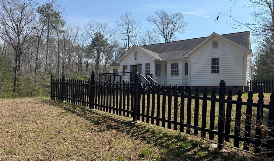 40 Enfield Forest Ln, Aylett, VA 23009 - 3 Beds, 2 Bath