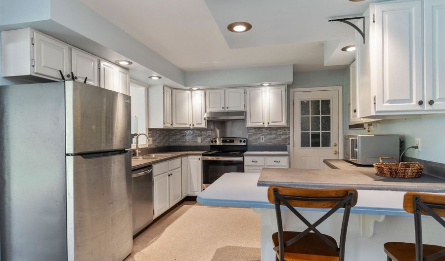 113 Gazo Ave, Burlington, VT 05408 - 5 Beds, 2 Bath
