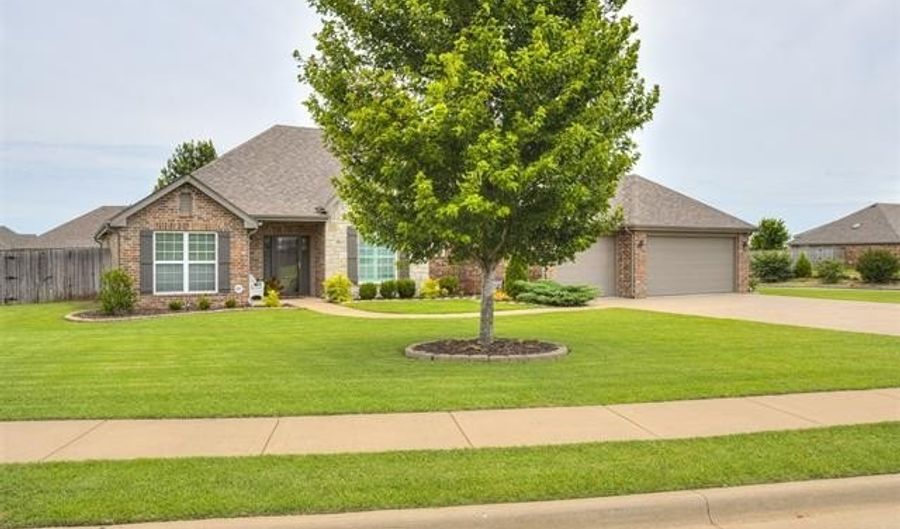 330 Parkhill Ln, Bartlesville, OK 74006 - 4 Beds, 3 Bath