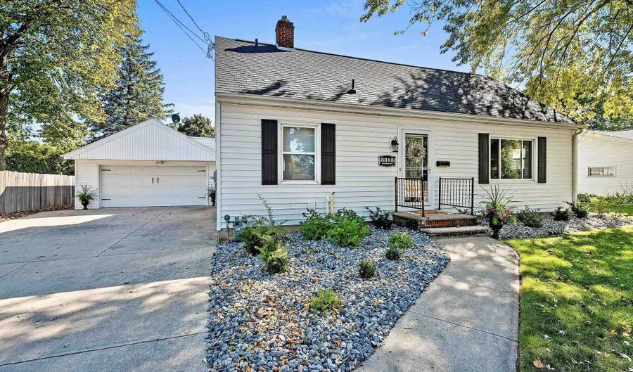 3313 S WEBSTER Ave, Allouez, WI 54301 - 3 Beds, 2 Bath