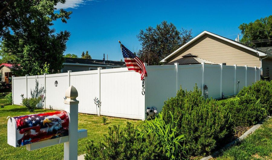 750 N Adams Ave, Buffalo, WY 82834 - 5 Beds, 3 Bath