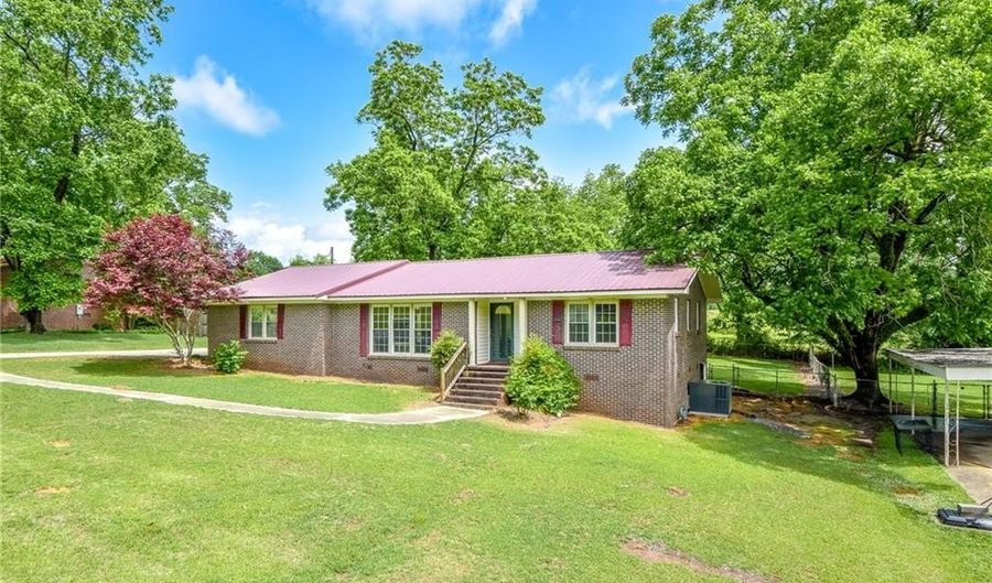 1787 EASTWOOD Dr, Alexander City, AL 35010 - 3 Beds, 2 Bath