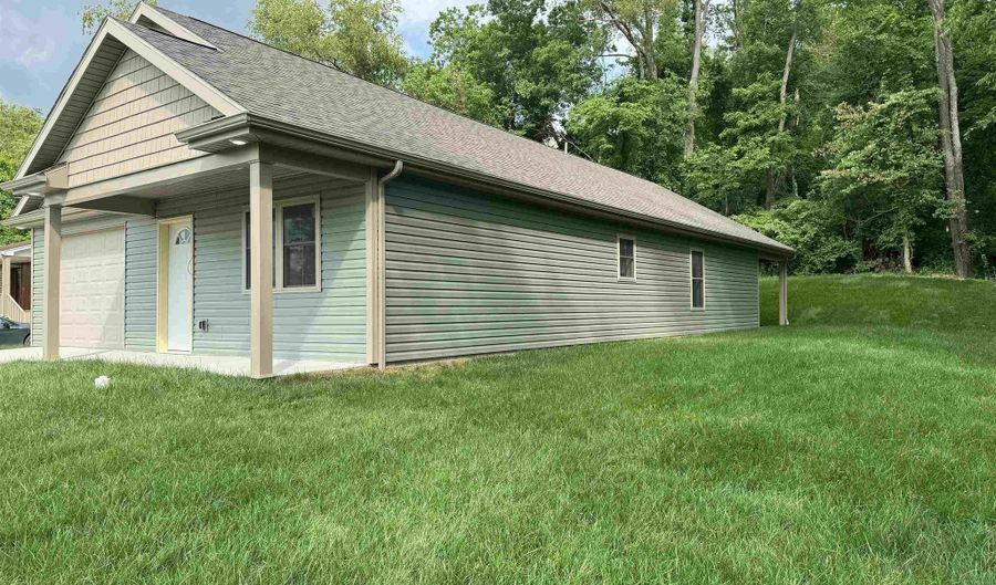 715 Diamond St, Fairmont, WV 26554 - 3 Beds, 2 Bath