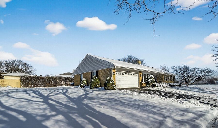 6 W Cypress St, Arlington Heights, IL 60005 - 3 Beds, 2 Bath