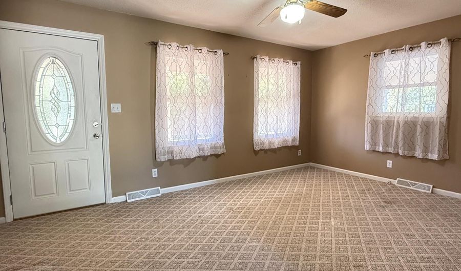 238 Lakeview Dr, Blacksburg, SC 29702 - 3 Beds, 2 Bath