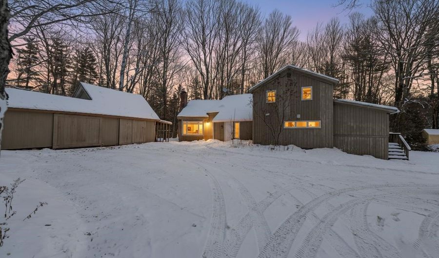 8 Avery Rd, Campton, NH 03223 - 4 Beds, 2 Bath