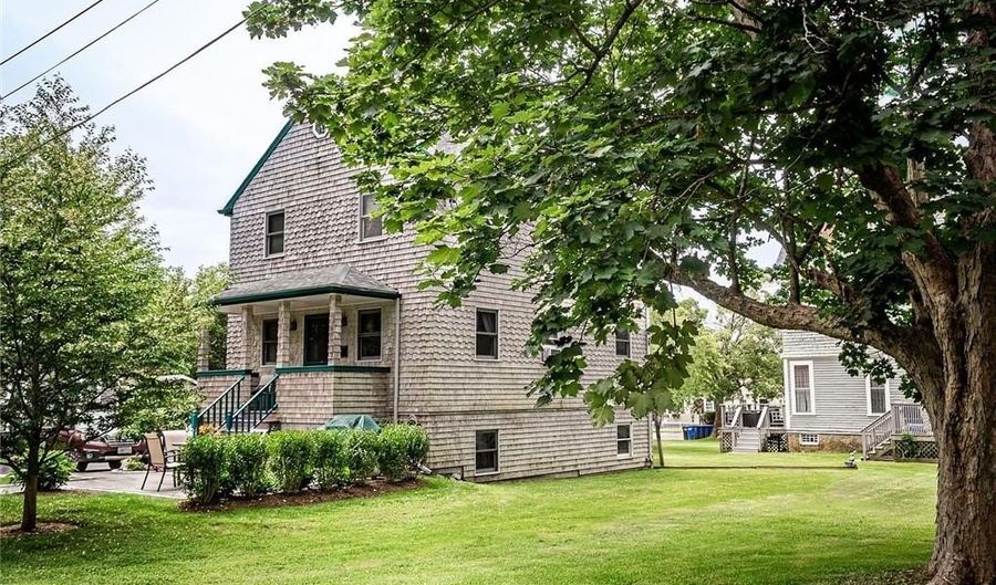 21 Annandale Ter, Newport, RI 02840 - 5 Beds, 3 Bath