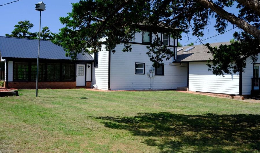 616 14th St, Alva, OK 73717 - 4 Beds, 4 Bath