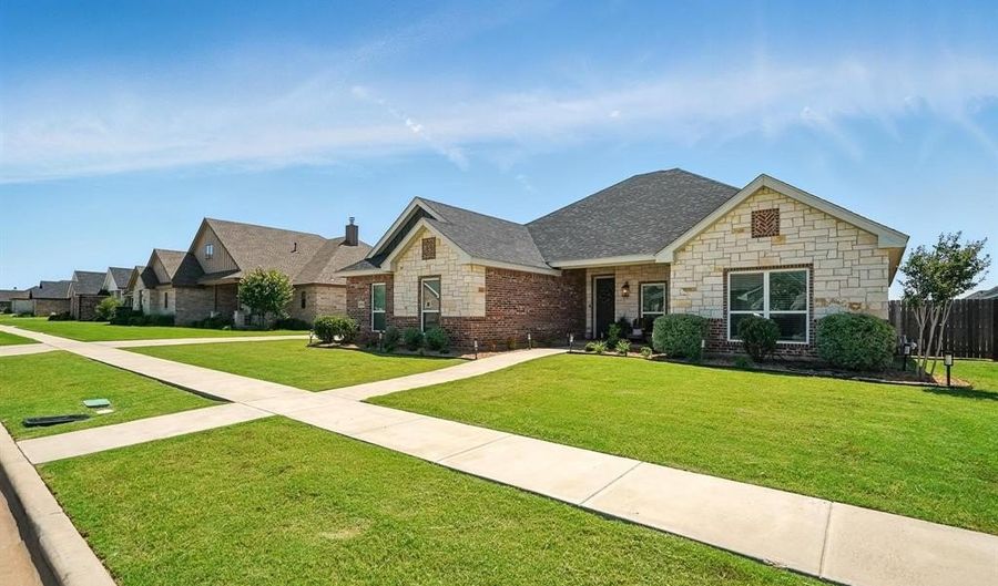 6542 Cedar Elm Dr, Abilene, TX 79606 - 4 Beds, 3 Bath