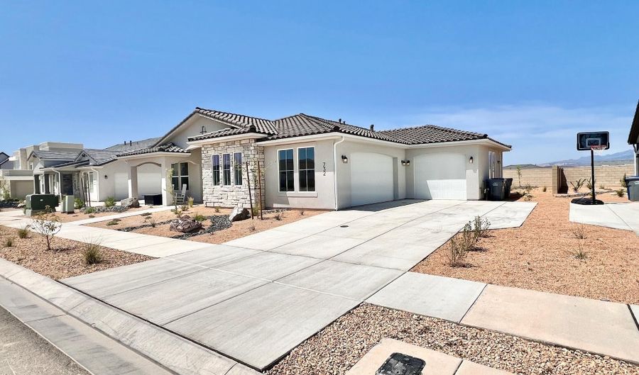 732 W Spring Lily Dr, St. George, UT 84790 - 3 Beds, 2 Bath