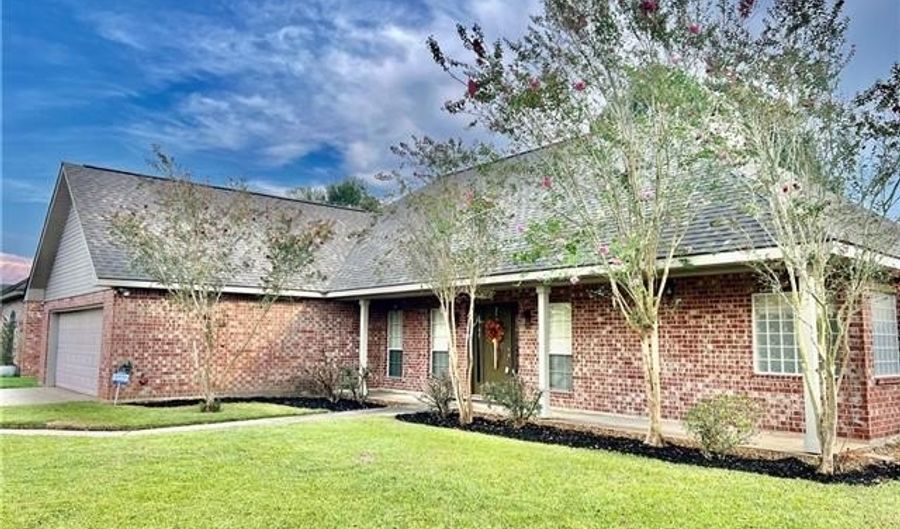 412 JACOB B Loop, Alexandria, LA 71303 - 3 Beds, 3 Bath