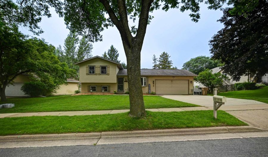 120 St Albans Ave, Madison, WI 53714 - 3 Beds, 2 Bath