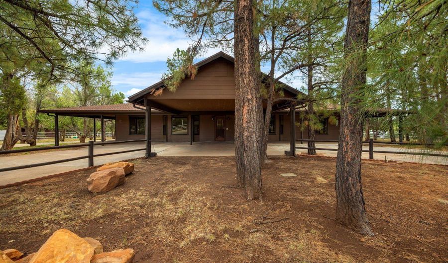 1955 Ricochet Ranch Rd, Clay Springs, AZ 85923 - 4 Beds, 2 Bath
