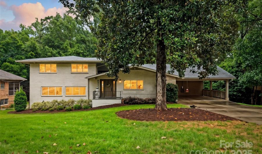 6527 Burlwood Rd, Charlotte, NC 28211 - 4 Beds, 4 Bath