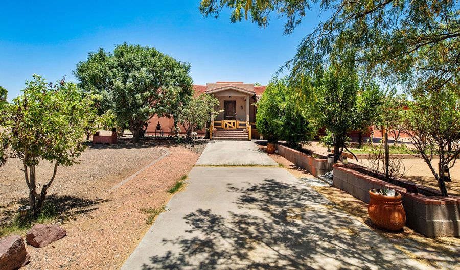 2050 S HILLCREST Dr, Camp Verde, AZ 86322 - 3 Beds, 4 Bath