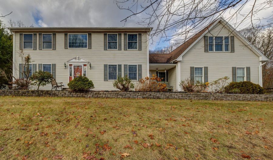 100 Pondview Ln, Bristol, CT 06010 - 4 Beds, 4 Bath