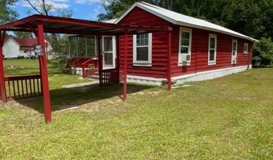 507 POPLAR St, Adel, GA 31620 - 2 Beds, 1 Bath