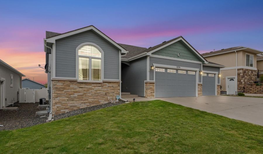 5236 SHADOW ROCK Dr, Cheyenne, WY 82009 - 4 Beds, 3 Bath