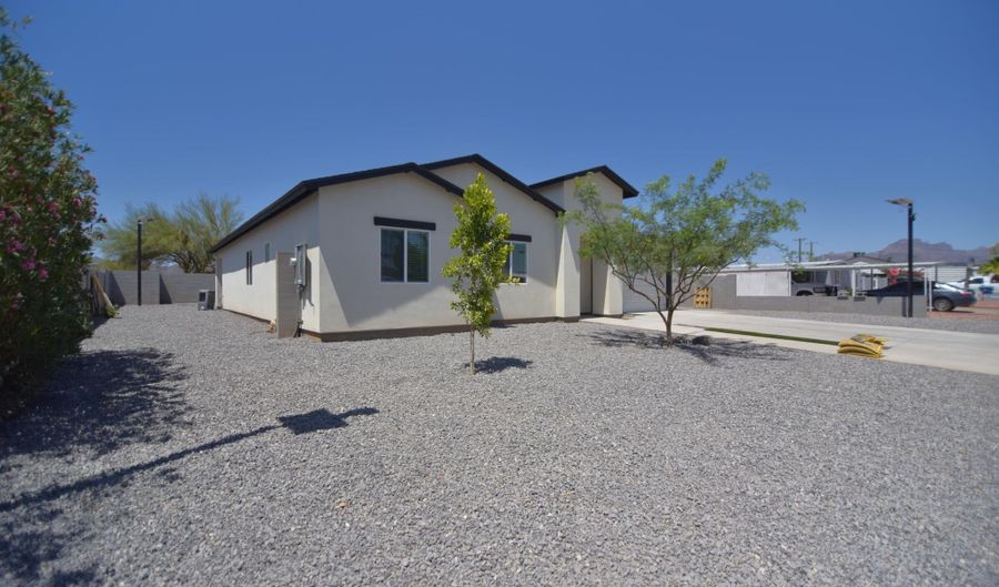 2790 W CHOLLA St, Apache Junction, AZ 85120 - 5 Beds, 3 Bath