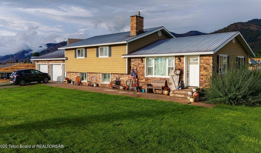 716 BENCH Rd, Bedford, WY 83112 - 3 Beds, 3 Bath